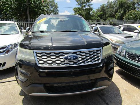 Used 2017 Ford Explorer Platinum AWD/4WD image 2