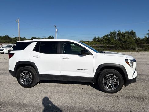 Used 2025 GMC Terrain Elevation AWD/4WD image 2