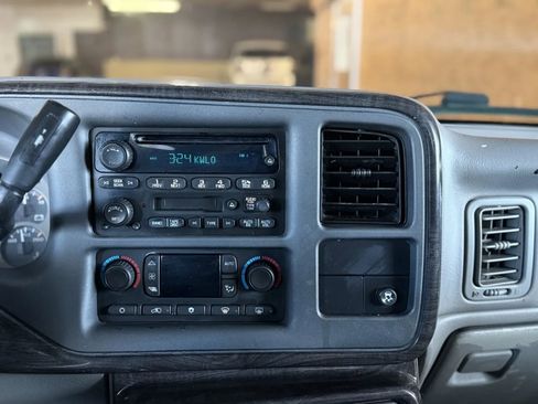 Used 2005 GMC Yukon XL Denali AWD/4WD image 27