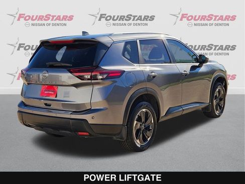 Used 2025 Nissan Rogue SV w/ SV Premium Package image 4