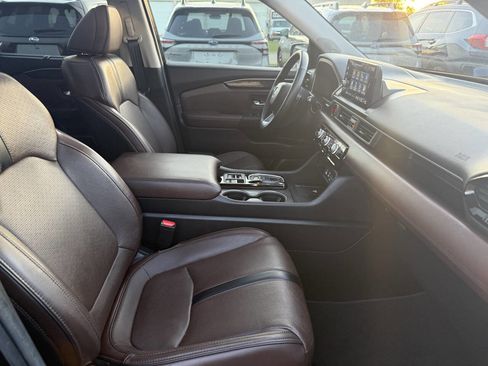 Used 2025 Honda Pilot Elite image 33