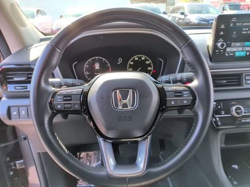 Used 2025 Honda Pilot EX-L image 26