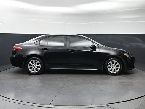 Used 2025 Toyota Corolla LE FWD image 4