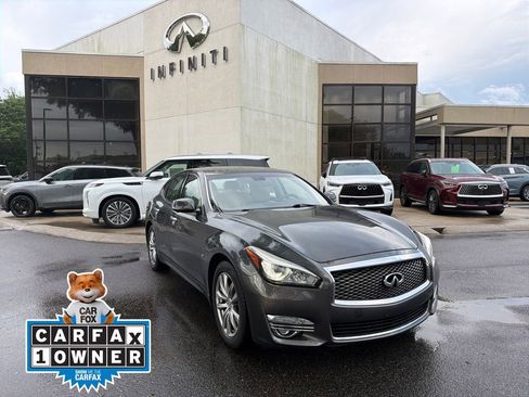 Used 2015 INFINITI Q70 3.7 RWD image 1