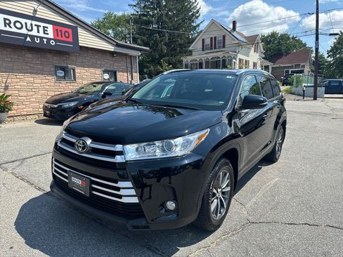 Used 2019 Toyota Highlander XLE AWD/4WD image 2