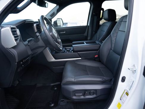 Used 2025 Toyota Tundra Limited AWD/4WD image 18