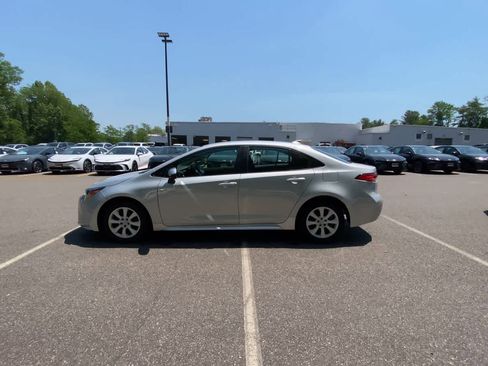 Used 2024 Toyota Corolla LE FWD image 8