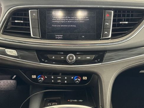 Used 2022 Buick Enclave Essence FWD image 23