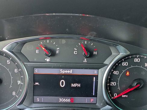 Used 2024 Chevrolet Equinox RS w/ RS Leather Package image 32