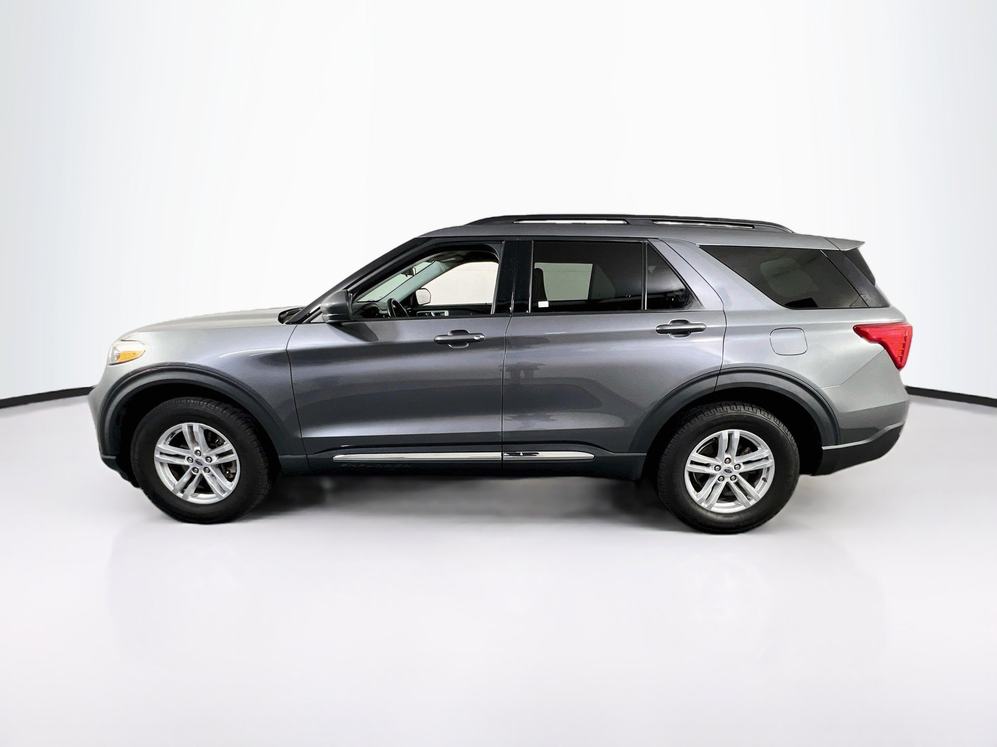 Used 2021 Ford Explorer XLT AWD/4WD image 8