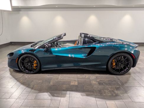 Used 2025 McLaren Artura Spider image 3
