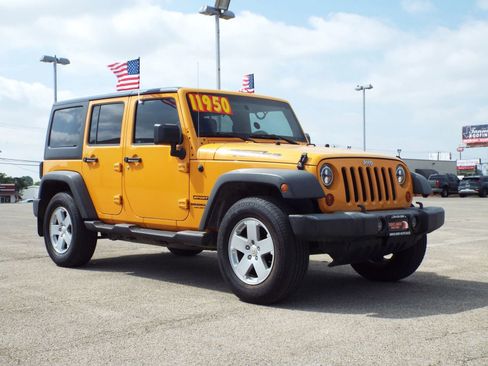 Used 2012 Jeep Wrangler Unlimited Sport AWD/4WD image 3