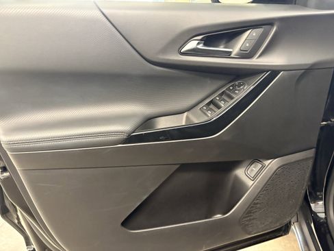 Used 2025 Chevrolet Equinox LT w/ Convenience Package II FWD image 4