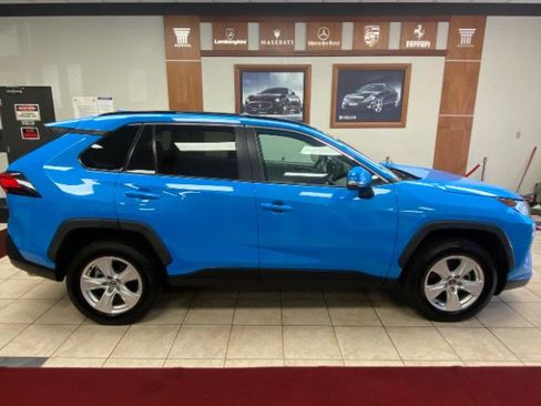 Used 2021 Toyota RAV4 XLE w/ Convenience Package FWD image 6
