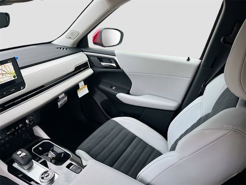 New 2025 Mitsubishi Outlander SE image 25
