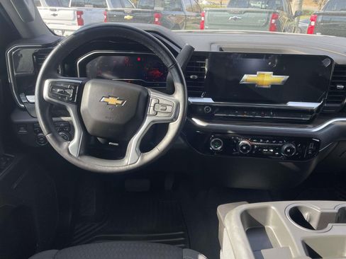 Used 2022 Chevrolet Silverado 1500 LT image 11