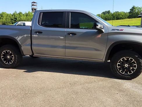 Used 2024 Chevrolet Silverado 1500 ZR2 w/ Technology Package image 10