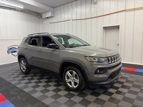 Used 2024 Jeep Compass Latitude AWD/4WD image 3