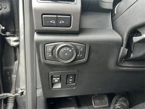 Certified 2019 Ford F150 XLT w/ Equipment Group 302A Luxury image 31