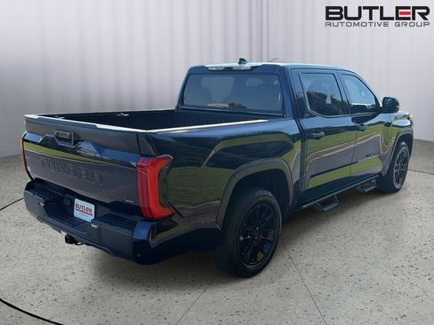 Used 2022 Toyota Tundra SR5 w/ Convenience Package RWD image 6
