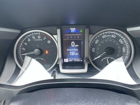 Used 2022 Toyota Tacoma SR5 w/ Technology Package RWD image 21