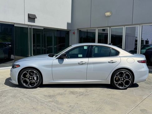 Used 2025 Alfa Romeo Giulia image 5