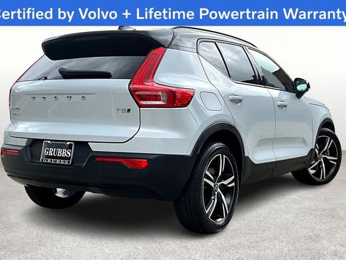 Used 2022 Volvo XC40 T5 R-Design image 2