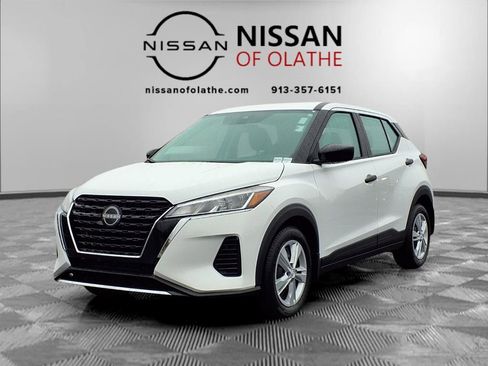 Certified 2025 Nissan Kicks Play S image 1