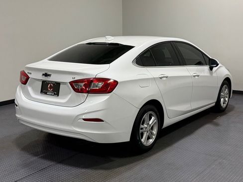 Used 2017 Chevrolet Cruze LT w/ Convenience Package FWD image 5