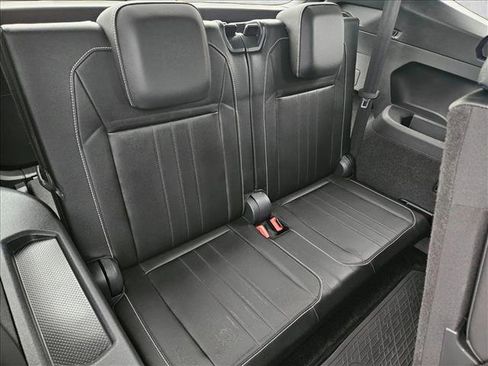 Used 2023 Volkswagen Tiguan SE R-Line image 21