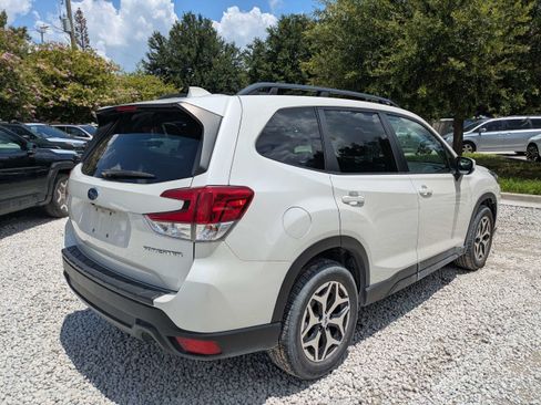 Used 2023 Subaru Forester Premium w/ Popular Package #2 AWD/4WD image 4