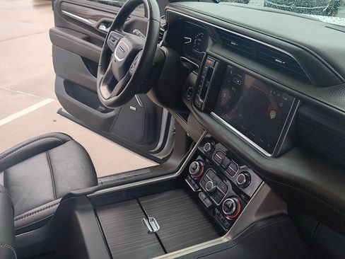 Used 2023 GMC Yukon Denali w/ Denali Reserve Package AWD/4WD image 35