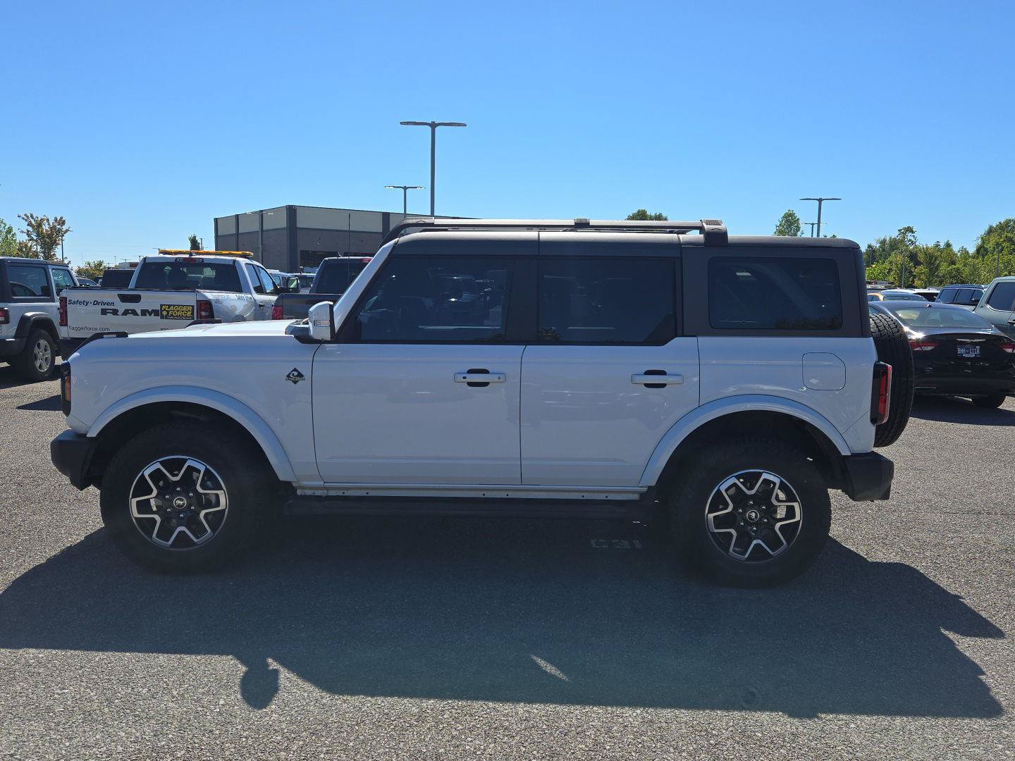Used 2023 Ford Bronco Outer Banks AWD/4WD image 4