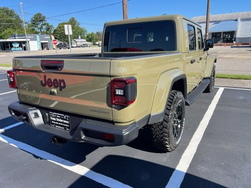 New 2025 Jeep Gladiator Sport image 3