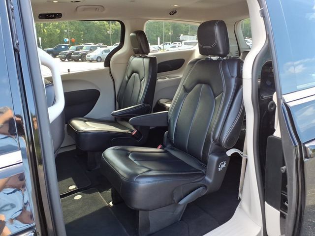 Certified 2024 Chrysler Pacifica Touring-L FWD image 28