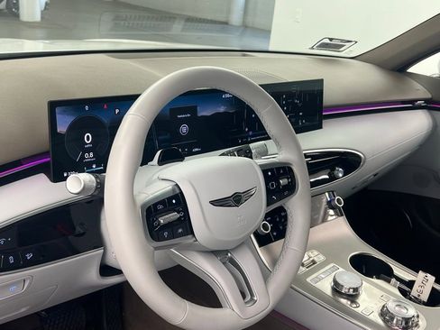 Used 2026 Genesis GV70 2.5T Advanced image 8