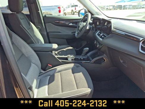 Used 2025 Chevrolet TrailBlazer LT FWD image 23
