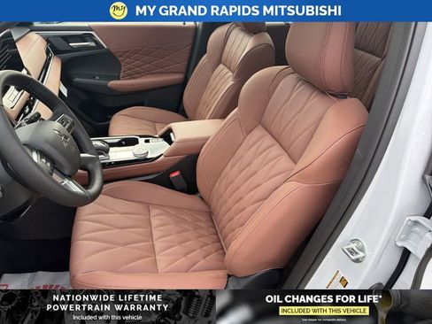 New 2026 Mitsubishi Outlander SEL image 14