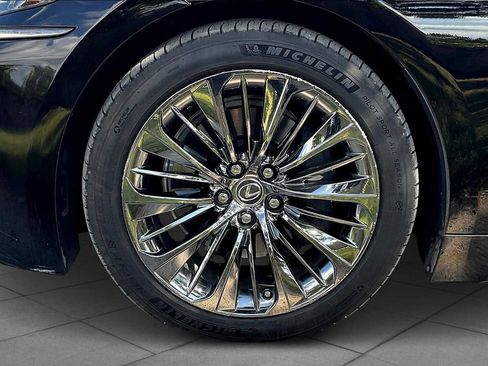 Used 2018 Lexus LS 500h image 10