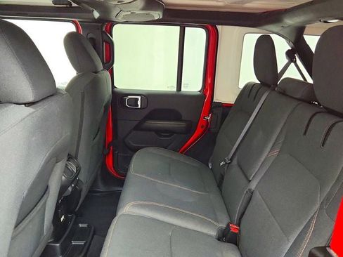 Used 2025 Jeep Wrangler Unlimited Sahara AWD/4WD image 20