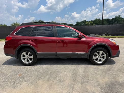 Used 2013 Subaru Outback 2.5i Premium w/ All-Weather Pkg AWD/4WD image 6