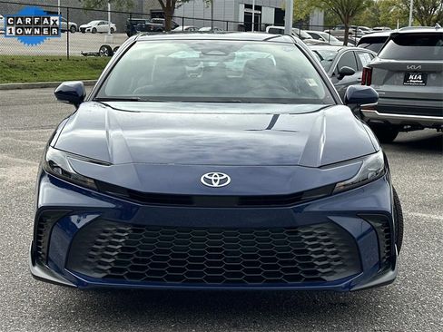 Used 2025 Toyota Camry SE image 2