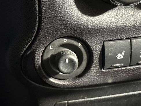 Used 2016 Jeep Wrangler Unlimited Rubicon w/ Connectivity Group AWD/4WD image 38