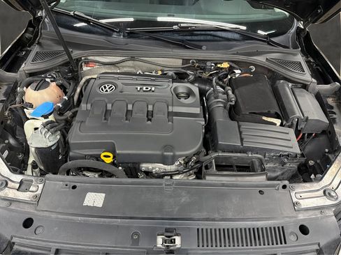 Used 2015 Volkswagen Passat TDI SE image 9