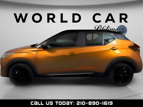 Used 2021 Nissan Kicks SR w/ SR Premium Package FWD image 4