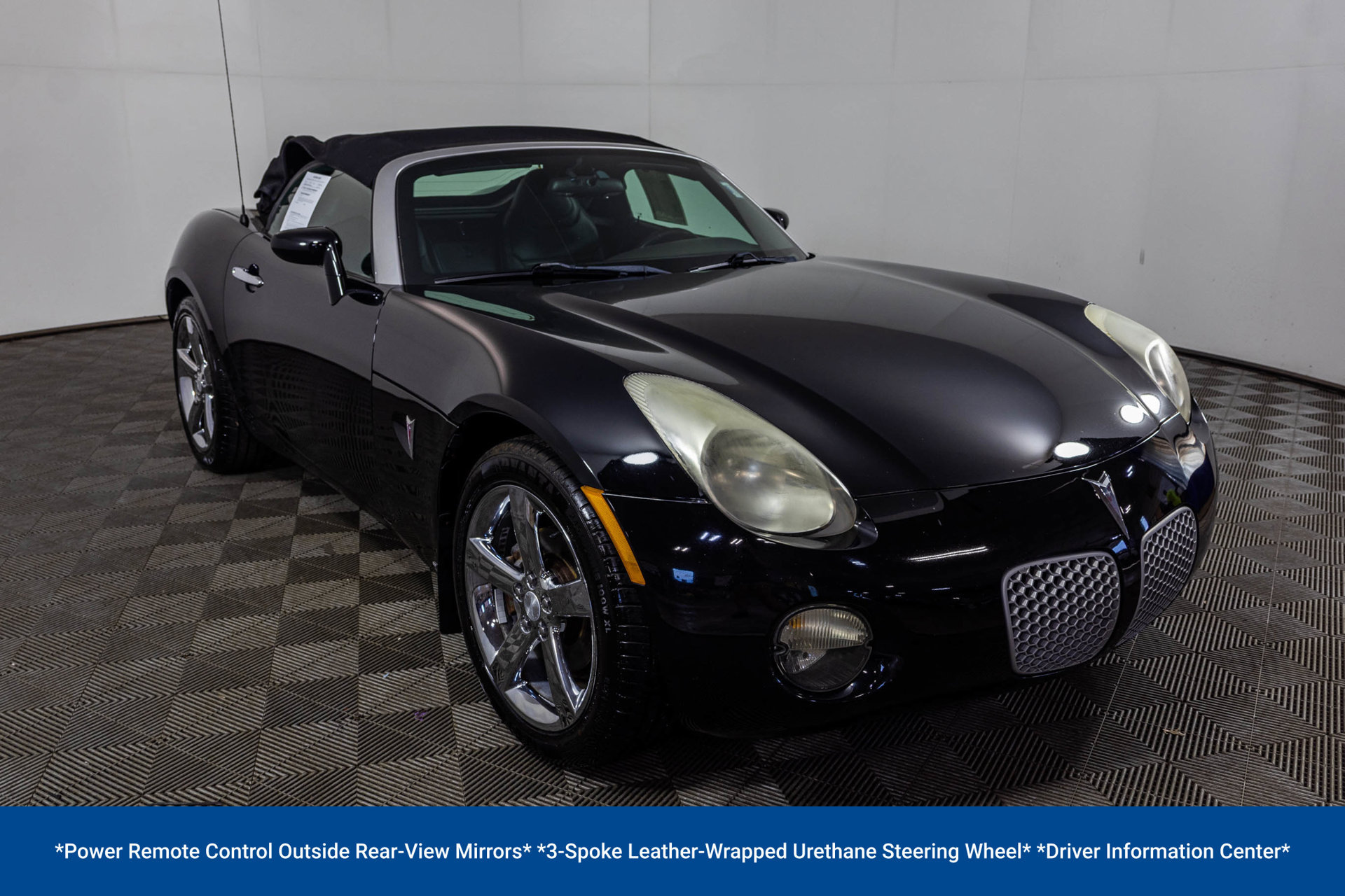 Used 2006 Pontiac Solstice Convertible w/ Premium Package RWD image 11