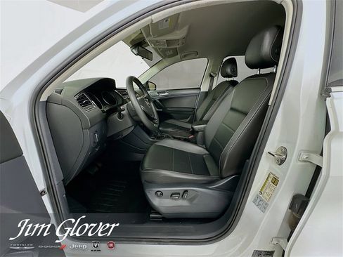 Used 2021 Volkswagen Tiguan SE image 23