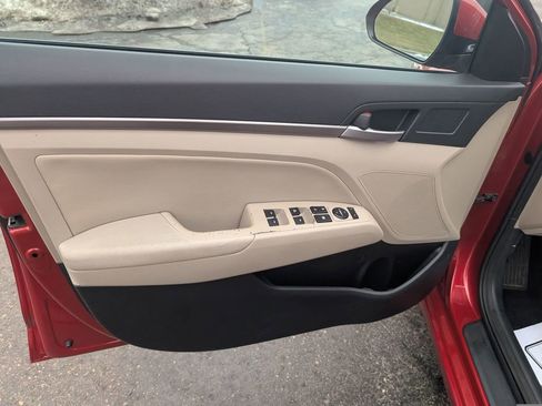 Used 2017 Hyundai Elantra Limited image 14