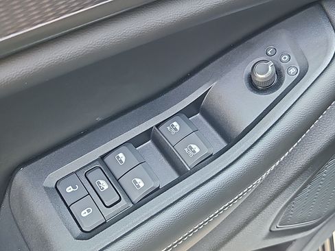 Used 2025 Jeep Grand Cherokee Altitude AWD/4WD image 13