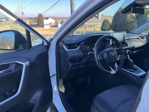 Used 2019 Toyota RAV4 XLE w/ Convenience Package image 11